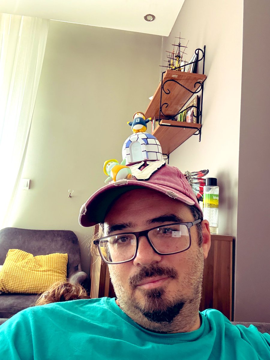 alperozdilart's tweet image. GMgm
$PENGU everywhere
in my wallet & on my head