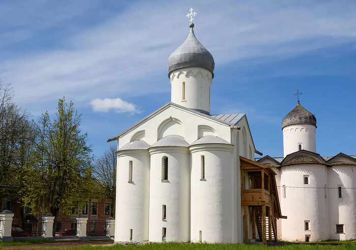 Orthodoxy2019's tweet image. Historic 16th-century church opens to visitors in Veliky Novgorod
orthochristian.com/171405.html
The Church of St. Prokopy significantly influenced the development of Novgorod architecture, serving as a model for the nearby Church of the Annunciation at the Market in the mid-16th ce...