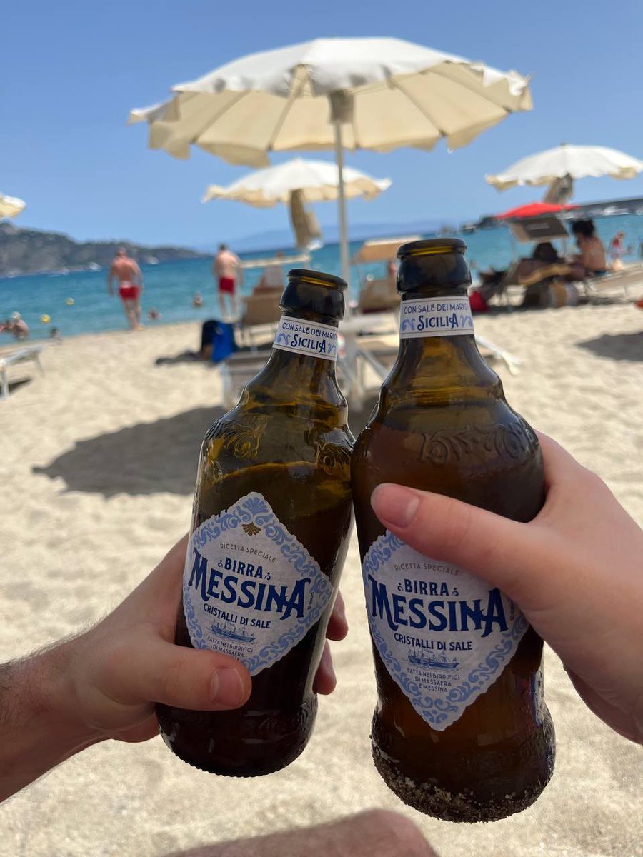 FunnyDogThing's tweet image. Beach Bosh™️ with the Missus