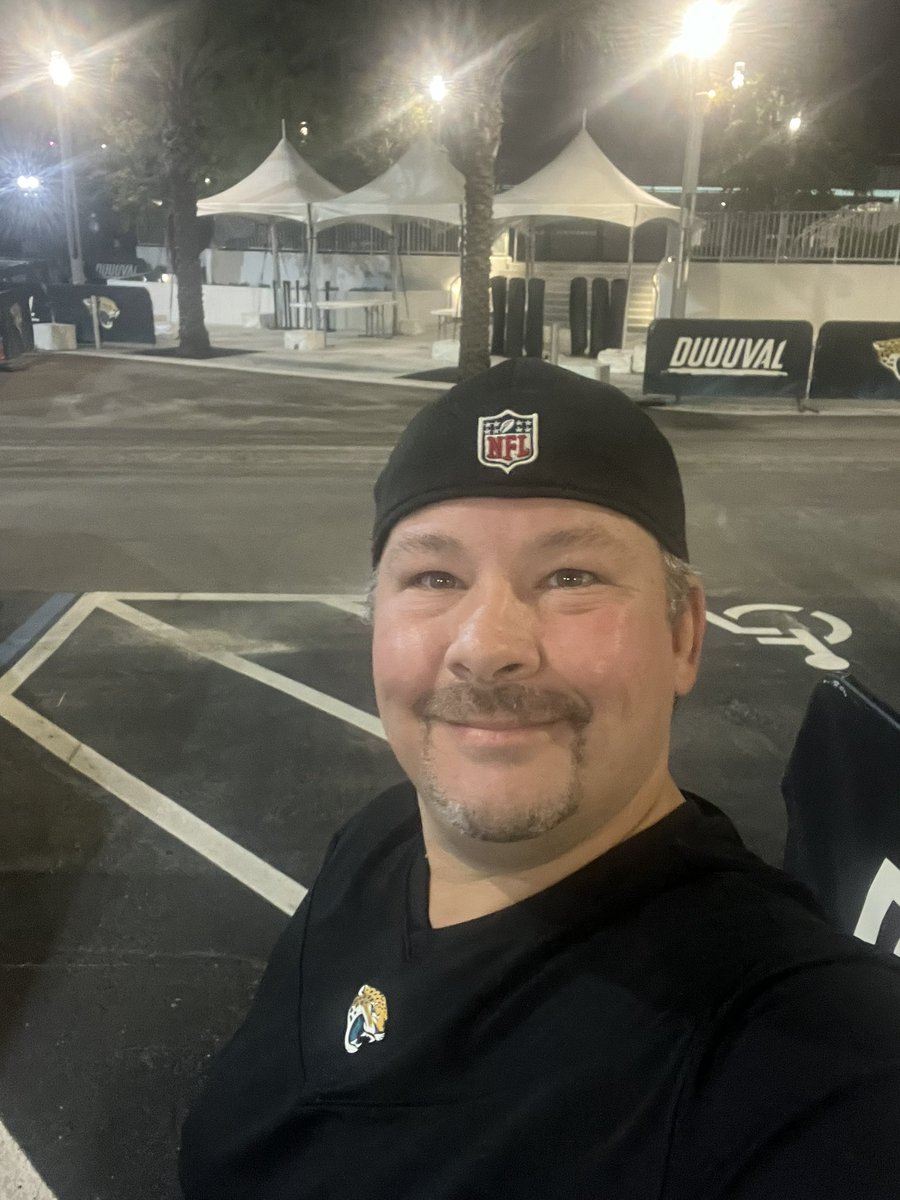 JagsMegaFan's tweet image. Good morning!! It’s time for camp!! Wake up and come see your favorite players. DUUUUUVAL!!!