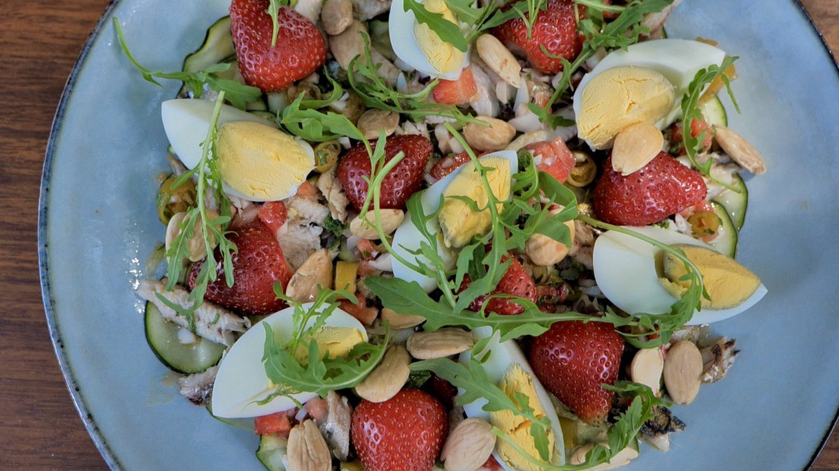MiquelCalent's tweet image. Avui a #FrediCalentIB3 ensalada de carabassó amb sardines torrades i ous bullits, pollastre amb tomàtiga i moniato, ramen japonès, llom amb salsa, escabetxo de guatlles, coques de patata farcides de crema...🍎🥯🍳🍔🐟🥩🍲🧁🍪👨‍🍳🎊🎉
