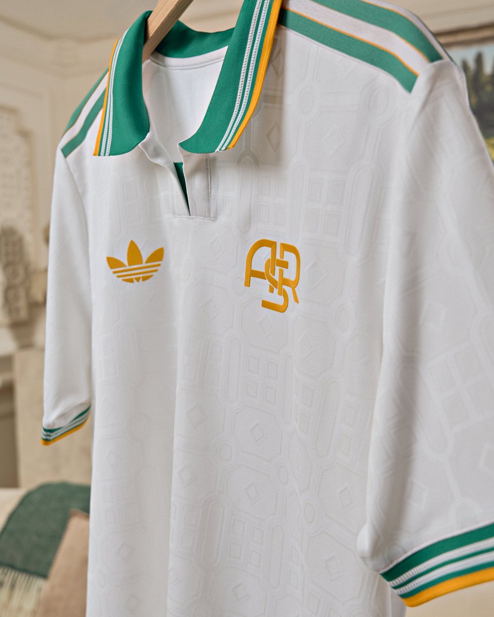 B24PT's tweet image. A nova terceira camisola da Roma é mais uma masterpiece da adidas Originals.