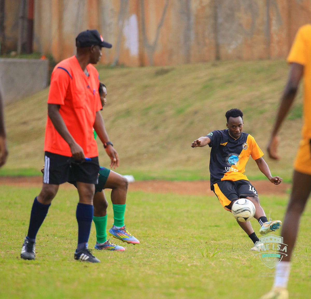 KEIntAlumni's tweet photo. Our second game of the day saw us take on KISU in a highly anticipated game with the boys having a great start at the half before conceding to 3 goals in second half. 3-3 the final score. A double from Jovanny and Nasser were enough to take a point home! @isa_league @uetcl https://t.co/7d2LHDriO7