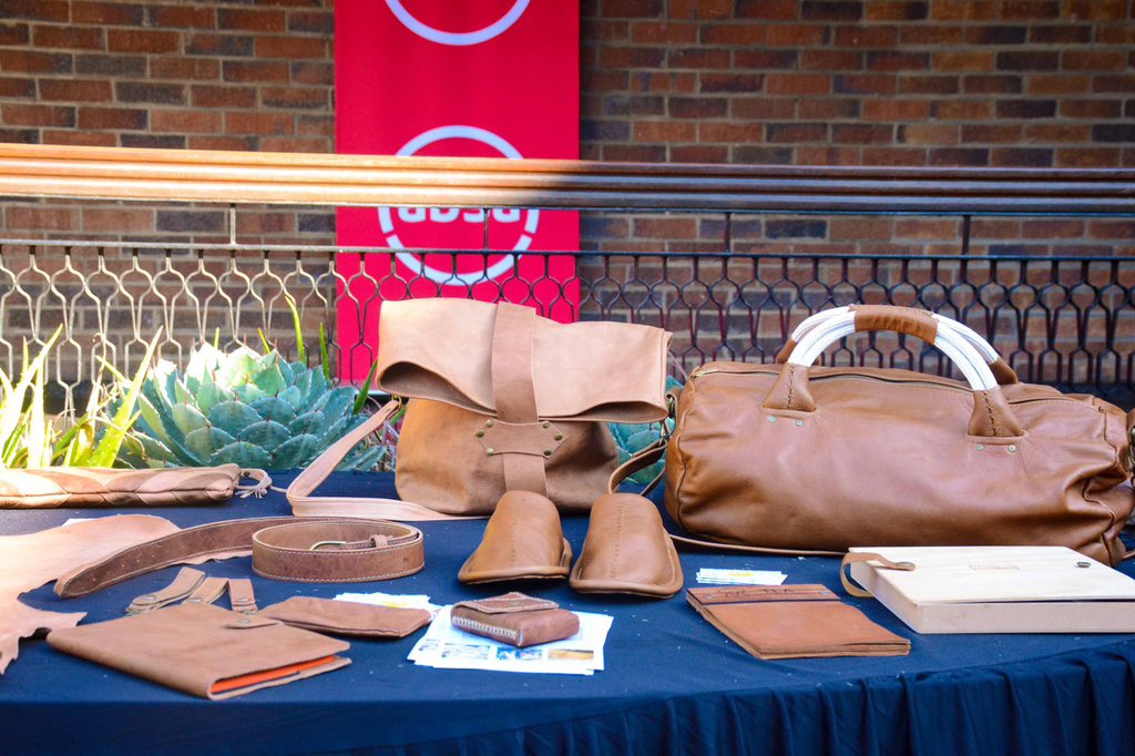 SADC_News's tweet image. Bulawayo, Zimbabwe | 23–24 July 2025
#SADC hosts a B2B Workshop to boost regional integration & industrialisation in the leather value chain.
🔹 Cross-border collaboration
🔹 Value addition & trade harmonisation
🔹 Showcasing innovation
facebook.com/share/p/16hkBM…