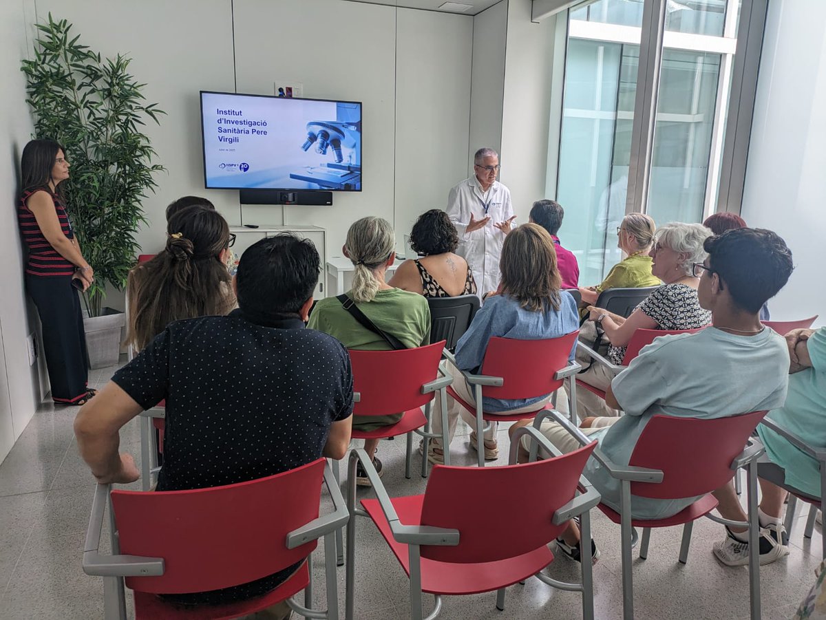 IISPereVirgili's tweet image. 🔬 L’IISPV ha iniciat la celebració del seu 20è aniversari amb unes portes obertes aquest dimarts 22/7.
🧑🏼🔬Investigadors han compartit amb la ciutadania la seva tasca en recerca biomèdica als laboratoris del centre situats a l’@HospitalReus.
🔗 bit.ly/4mfpJ5f