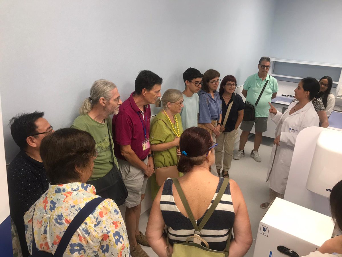 IISPereVirgili's tweet image. 🔬 L’IISPV ha iniciat la celebració del seu 20è aniversari amb unes portes obertes aquest dimarts 22/7.
🧑🏼🔬Investigadors han compartit amb la ciutadania la seva tasca en recerca biomèdica als laboratoris del centre situats a l’@HospitalReus.
🔗 bit.ly/4mfpJ5f