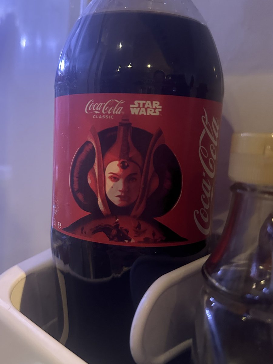 glindacent's tweet image. australia finally got the star wars coke finally found my girl….. just wanna find anakin and ahsoka so badly