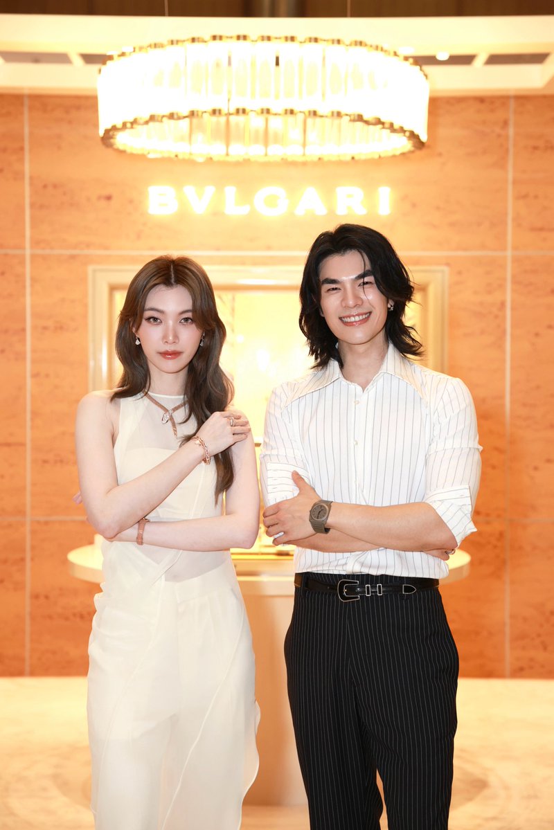 ThaiCrave's tweet image. Mile Phakphum and Orm Kornnaphat at the Bvlgari Trunk Show in Singapore
#BvlgariTrunkShowSGxMile #ORMxBvlgariParagonSG #ออมกรณ์นภัส #ormkornnaphat #MilePhakphum