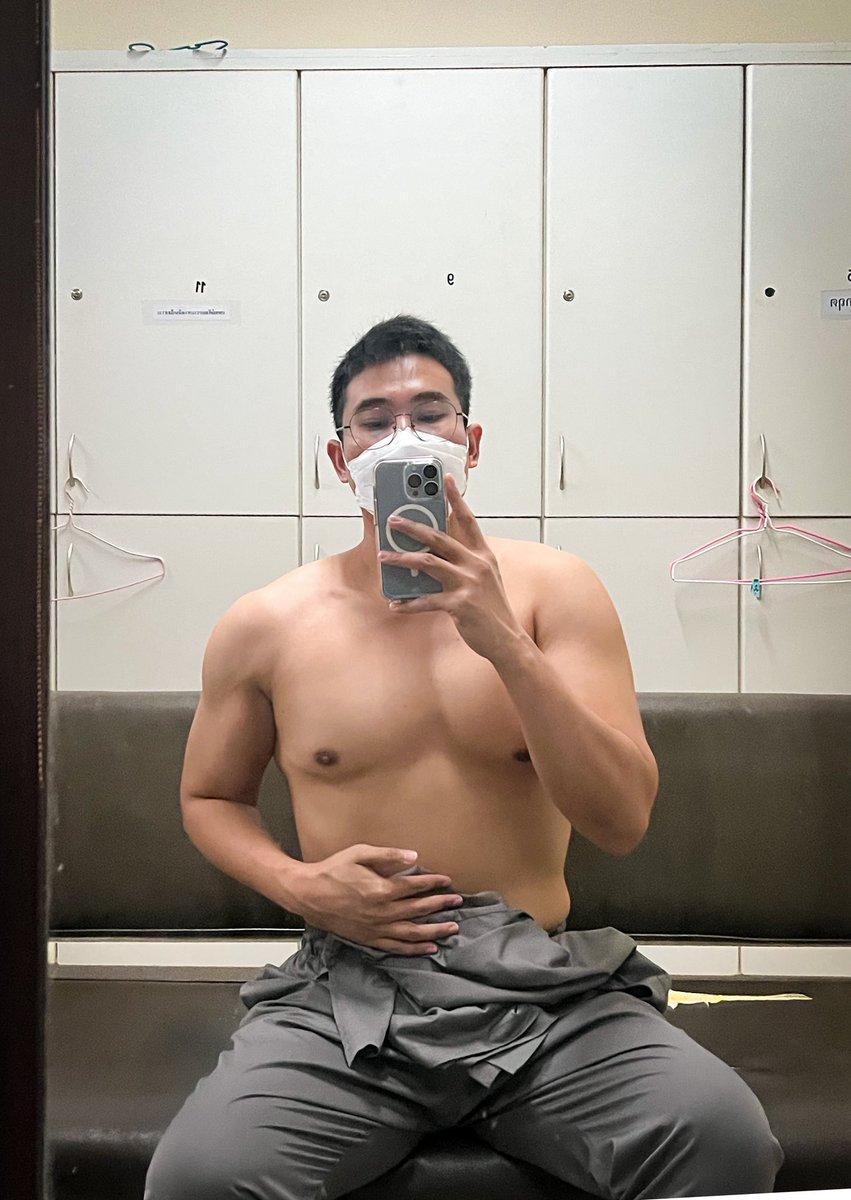 jakkne555's tweet image. มีเบาะนั่งเบาะนอนในห้องเปลี่ยนเสื้อ OR มันจะไอ้นั่นนะ 😗