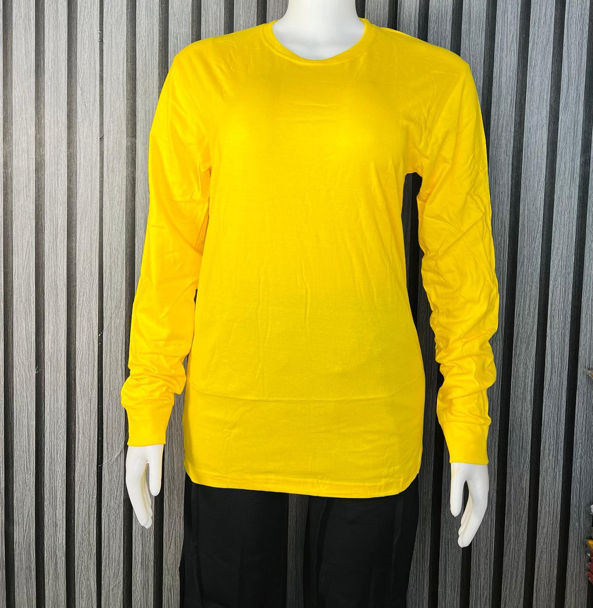 Plain unisex long sleeve plain tshirt is available in displayed colours and royal blue 
Size:medium-3xl
🏷️ :9,500

Send a dm to place your order