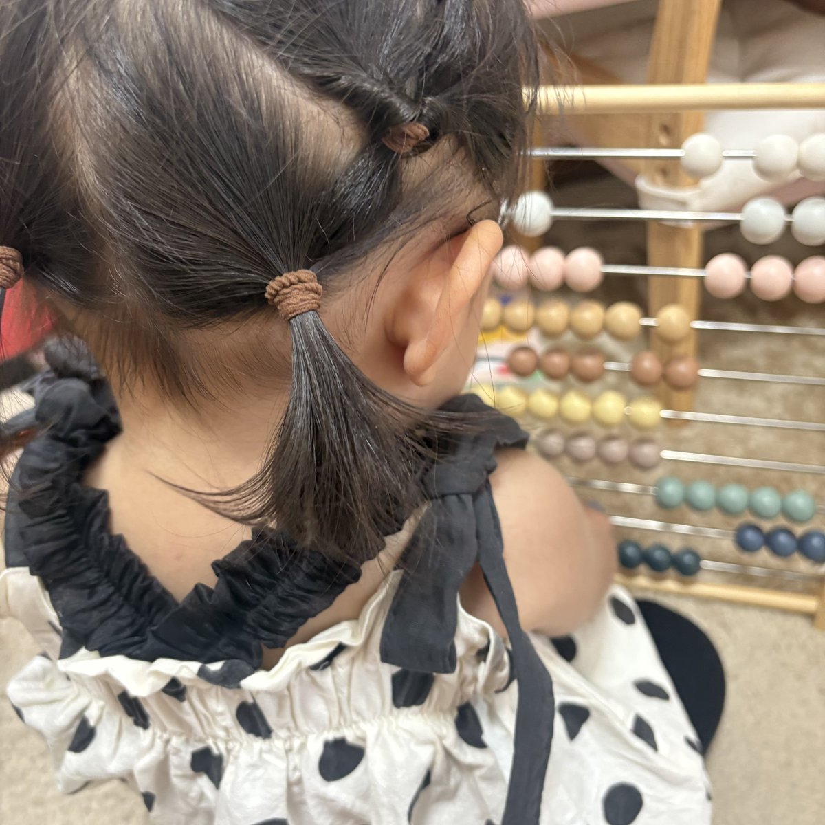 ノースリーブ系着せる時の肌着問題これで解決したー!!一応見えてもいい(?)肌着ぽくないキャミ着せてたけど気持ちの問題でしかなかったから、このザ！見えてもいいインナー！を求めていた😭✨️

アプレの｢ひんやりメッシュクロスストラップキャミ｣❣️同じことで悩んでるママに届け〜(っ'-')╮=͟͟͞͞✉️