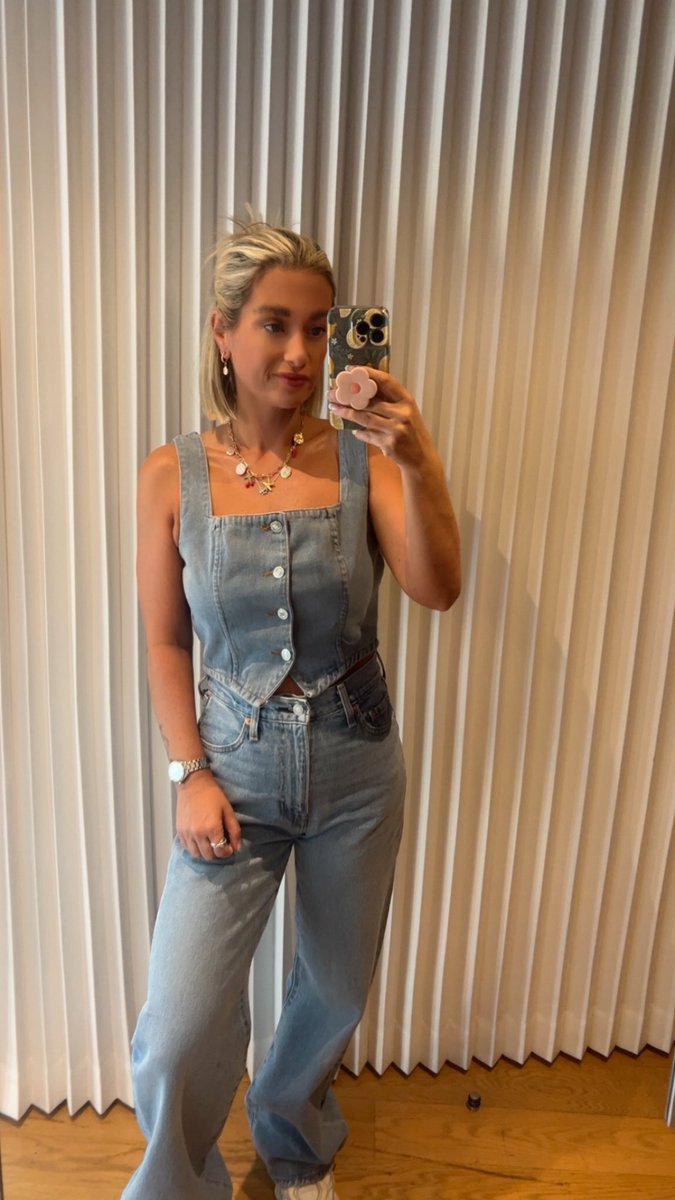 Annie_ruther's tweet photo. DD today #doubledenim #paris https://t.co/6g8yBUqLD7