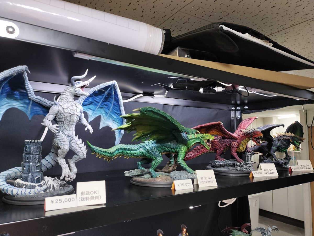 magusofthemoon1's tweet image. 久しぶりに浅草のホットゴブリンのアウトレットに行って来たゾ。大迫力のクロマティックドラゴンたちが売られていましたね。
ブルードラゴンはヒビが入っていますがペインティングも含めてジャンク品とは言えないレベルの素晴らしいミニチュアなので購入をオススメできますね。#hotgoblin