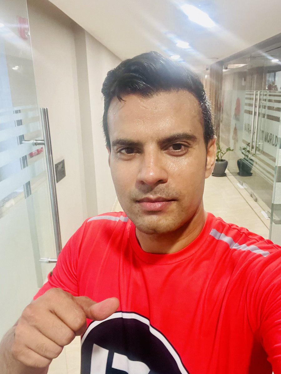 jaspalsinghjas's tweet photo. Built the base today with a solid leg strength session ๐ฆต๐ฅ
Every rep today powers the run tomorrow! #LegDay #RunnerStrength #running https://t.co/hxkAroGyeQ