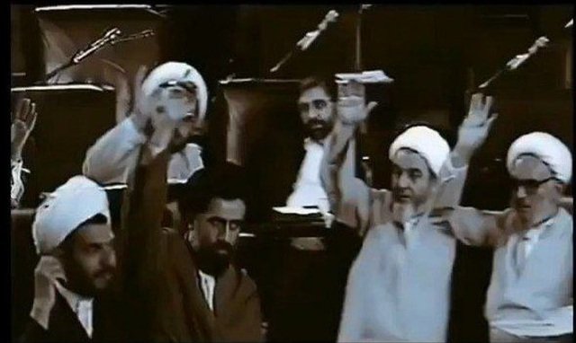 sabzghabaa's tweet image. اما کشید گردن و پیچید سرحسین
وز مرد جز نبرد نمیرفت انتظار
مردی که داشت جرأت نه گفتن و هنوز
آری نگفته است به خودکامه بردبار
#ميرحسين_موسوی
#میرحسین
#رفراندوم