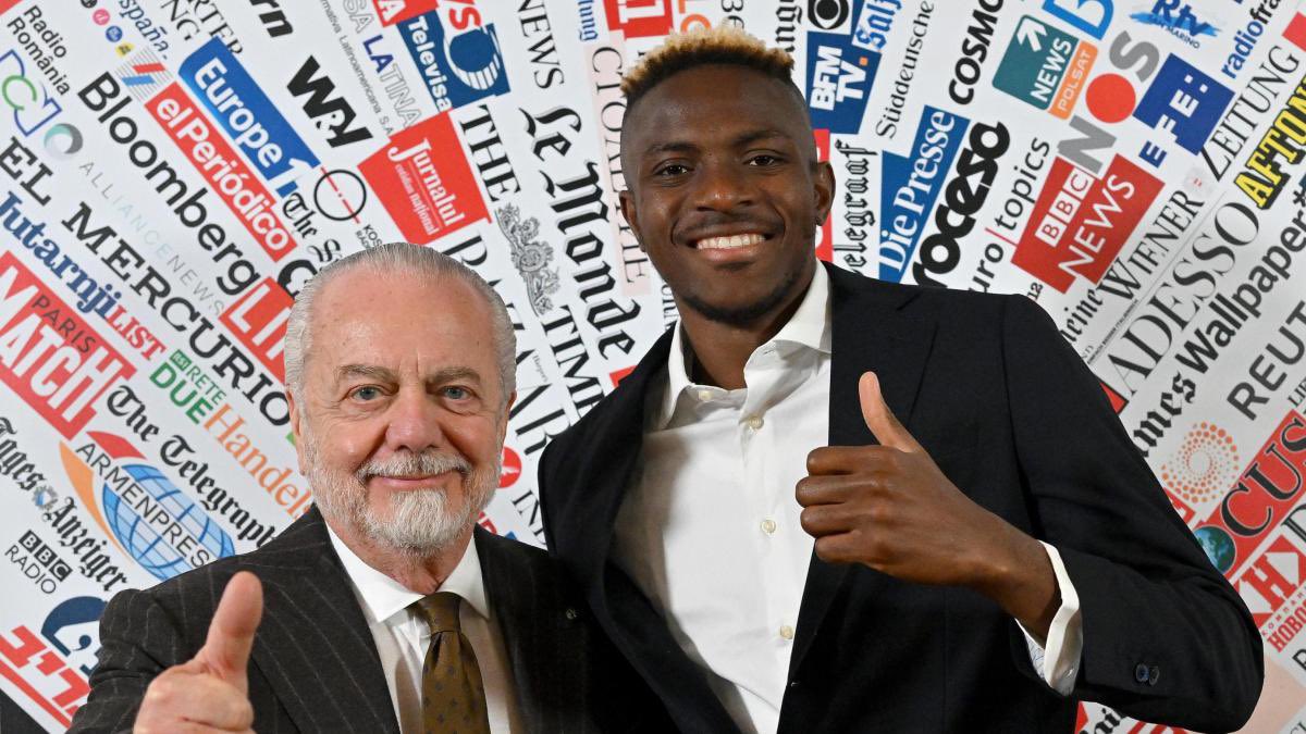 EpicureoUgo85's tweet image. 🎭 Il Napoli mette a bilancio 20 milioni per tre fantasmi e un portiere che non ha mai parato. La Procura dice: “Tutto ok”.

Il caso Osimhen è il nuovo simbolo dell’impunità selettiva: in Italia puoi truccare i conti, gonfiare i bilanci e passare per genio. Basta non avere la…