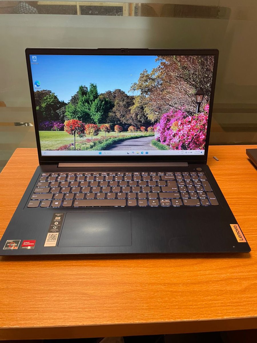 Lenovo ideapad 3 15ALC6,15.6inch display,Ryzen 5 5500U,12gb ram,256gb ssd,2gb Radeon 370k