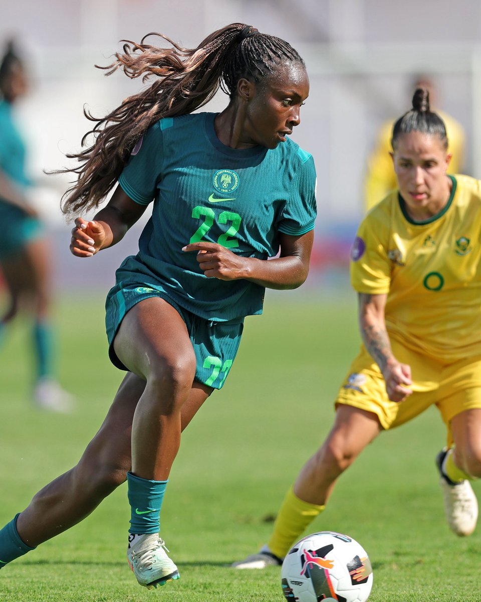 AfricaFactsZone's tweet image. Michelle Alozie scored the winning goal against South Africa to send Nigeria to the WAFCON final.
She has a Bachelor's Degree in Molecular Biology from Yale University.
She plays for US club, Houston Dash and works part-time as a Cancer Research Technician at a hospital.