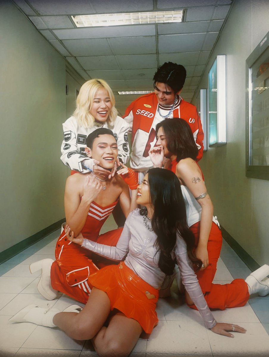 dearestklang's tweet image. Wag ang PDG. Wag si Klarisse, Mika, Esnyr, Shuvee and Will. Klarisse would literally do ANYTHING for them. Awayin mo ang isa sa kanila, kaaway mo silang lahat.