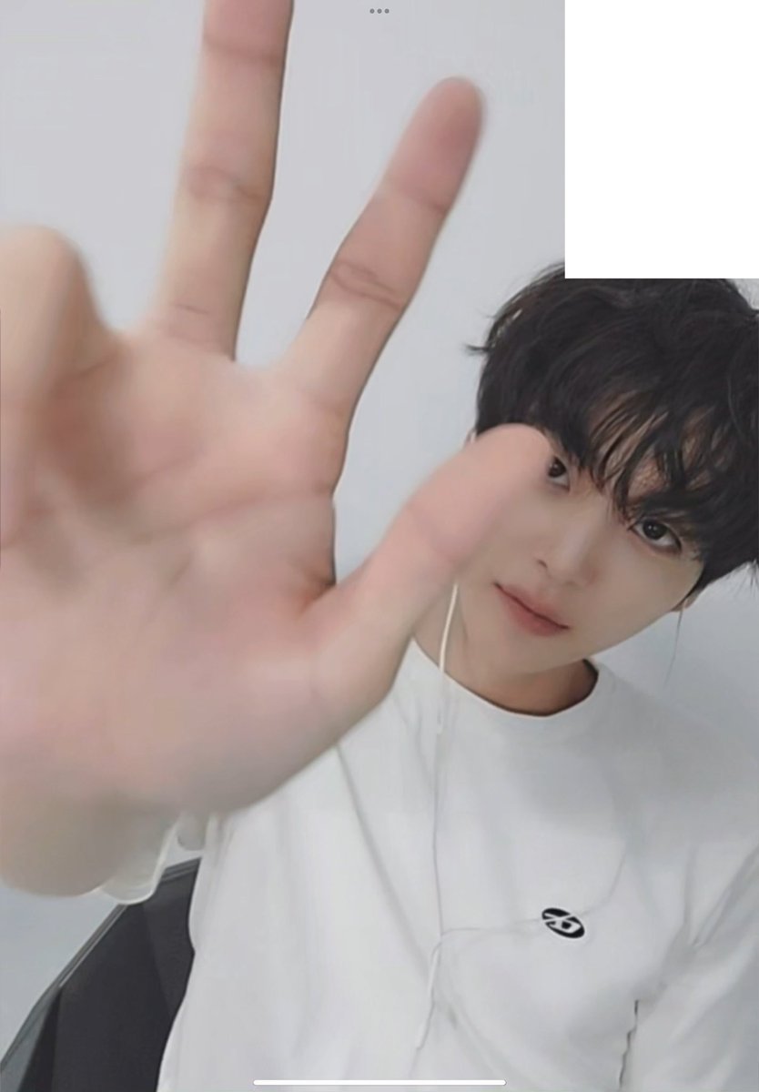 형준이 지금 몸무게 53kg래.. 너무 말라자나🥹🥹