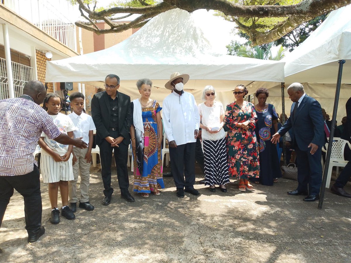 Vok895's tweet image. President Yoweri Museveni has visited the residence of the late Justice Prof. George Wilson Kanyeihamba to offer his respects. Prof. Kanyeihamba was a renowned constitutional law scholar, esteemed jurist, and former Justice of Uganda’s Supreme Court. #VOKNews