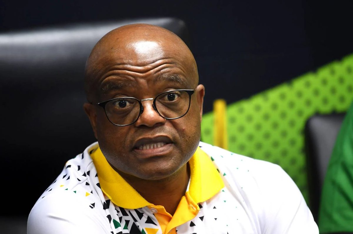 Martin_Nel_99's tweet image. 🟡 Is Morero Too Scared to Fire Kunene?
Kenny Kunene (@Kenny_T_Kunene) must be removed — not given a paid holiday.
@Our_DA calls on Joburg Mayor @DadaMorero to fire Transport MMC Kunene after:
🚨 Links to suspected murderers
🧾 Ongoing ethics & criminal investigations
🤡 A…