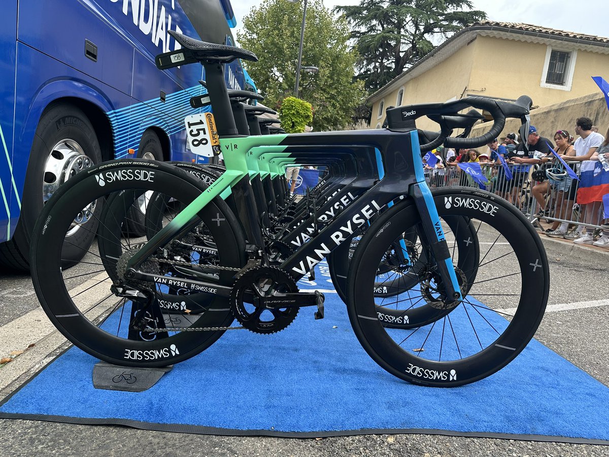 decathlonAG2RLM's tweet image. 🇫🇷 @LeTour
Une journée très rapide ⚡️
Fast day ahead ⚡️
#DECATHLONAG2RLAMONDIALETEAM