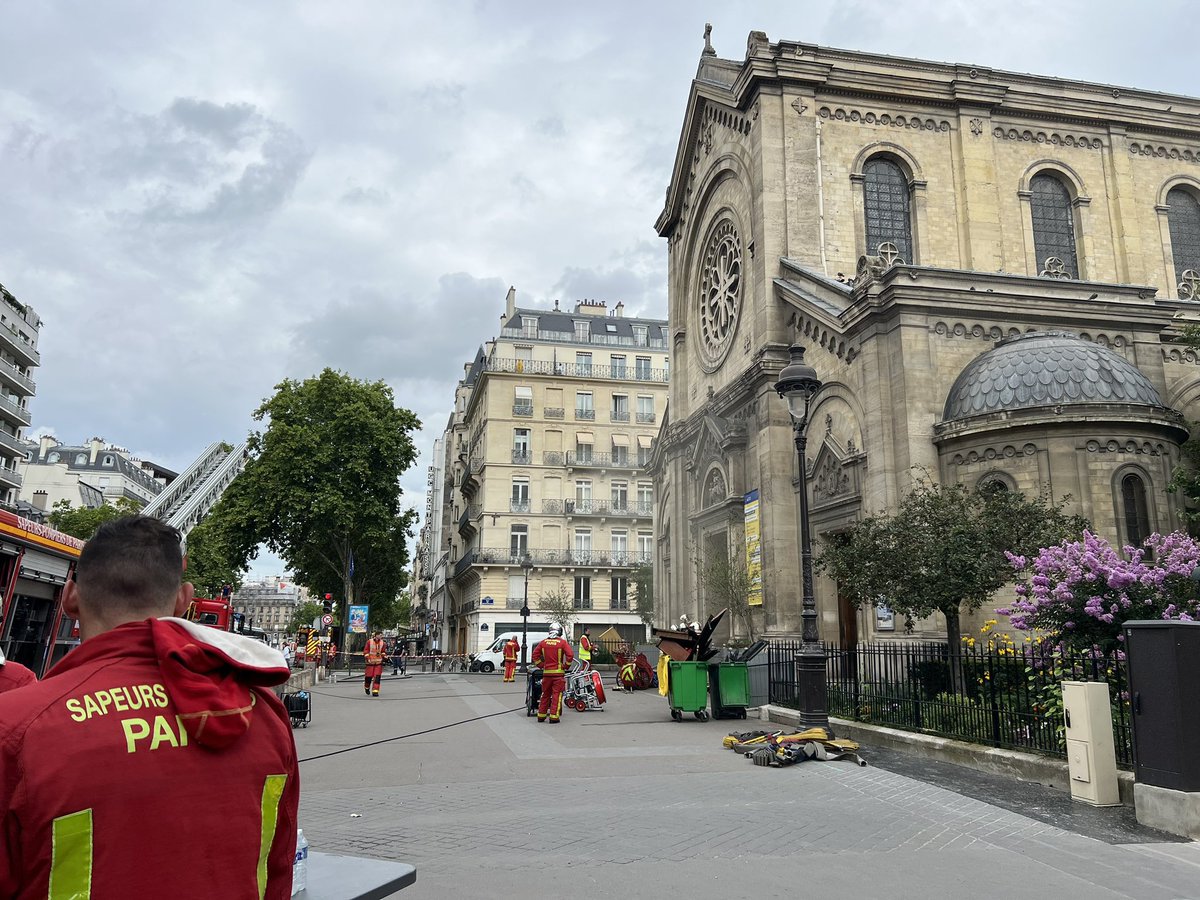 LBleuBlancRouge's tweet image. 🔴 L’Église Notre-Dame-des-champs de Paris a été victime ce mercredi matin d’un incendie au niveau de l’orgue de chœur.
L’édifice est enfumé, noirci, et il est trop encore tôt pour mesurer l’ampleur des dégâts.