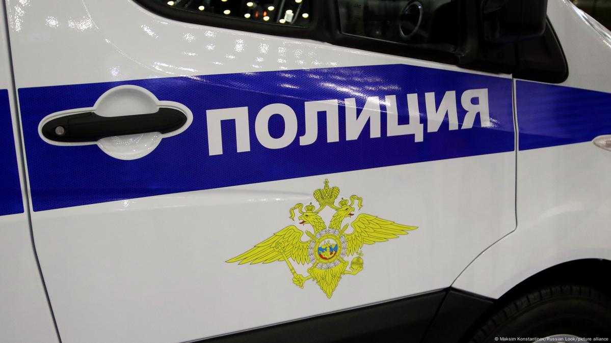 dw_russian's tweet image. Главреду провластного российского Telegram-канала Baza Глебу Трифонову и продюсеру Татьяне Лукьяновой грозит 12 лет лишения свободы. Они обвиняются в даче взятки в крупном размере, сообщают российские СМИ. По данным следствия, сотрудники Baza якобы покупали информацию у…