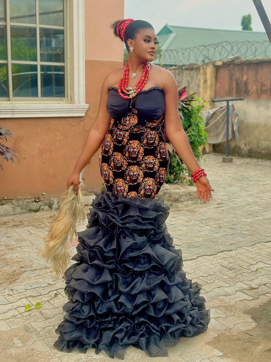 casualheart_4's tweet photo. Over here I style u to perfection for both traditional wedding, white wedding, cooperate wears, casual wears, rich aunties bubus name it 👌
#fashiondesigner #missfitandflow #fashion #fashionstyle #twitter #twitterlikes https://t.co/I6WjKZyIxn