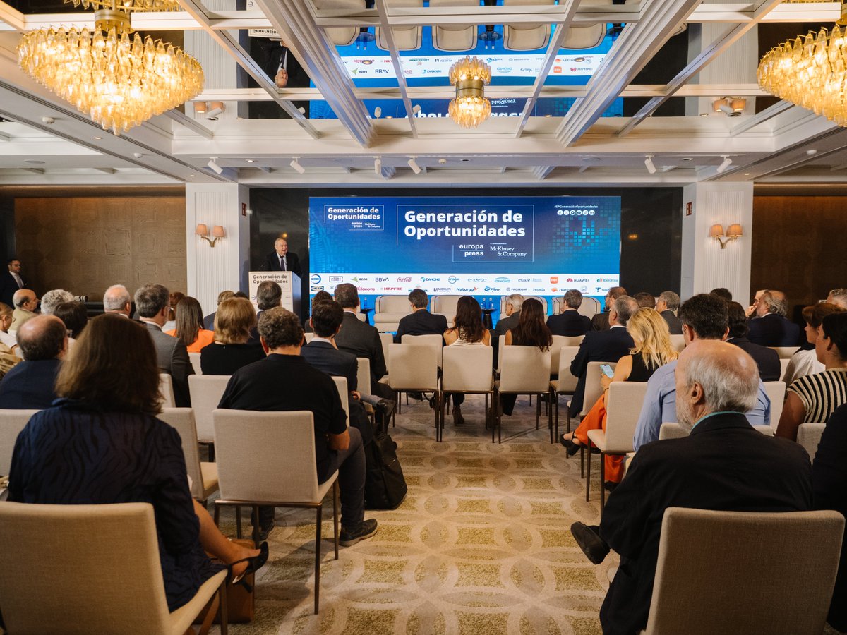 minturgob's tweet image. 🗣️@jordihereub, en #EPGeneraciónOportunidades: "La apuesta estratégica y ganadora por las energías renovables nos permite avanzar en la reindustrialización. Con ello, contribuimos a una Europa que debe seguir fortaleciendo su autonomía estratégica".