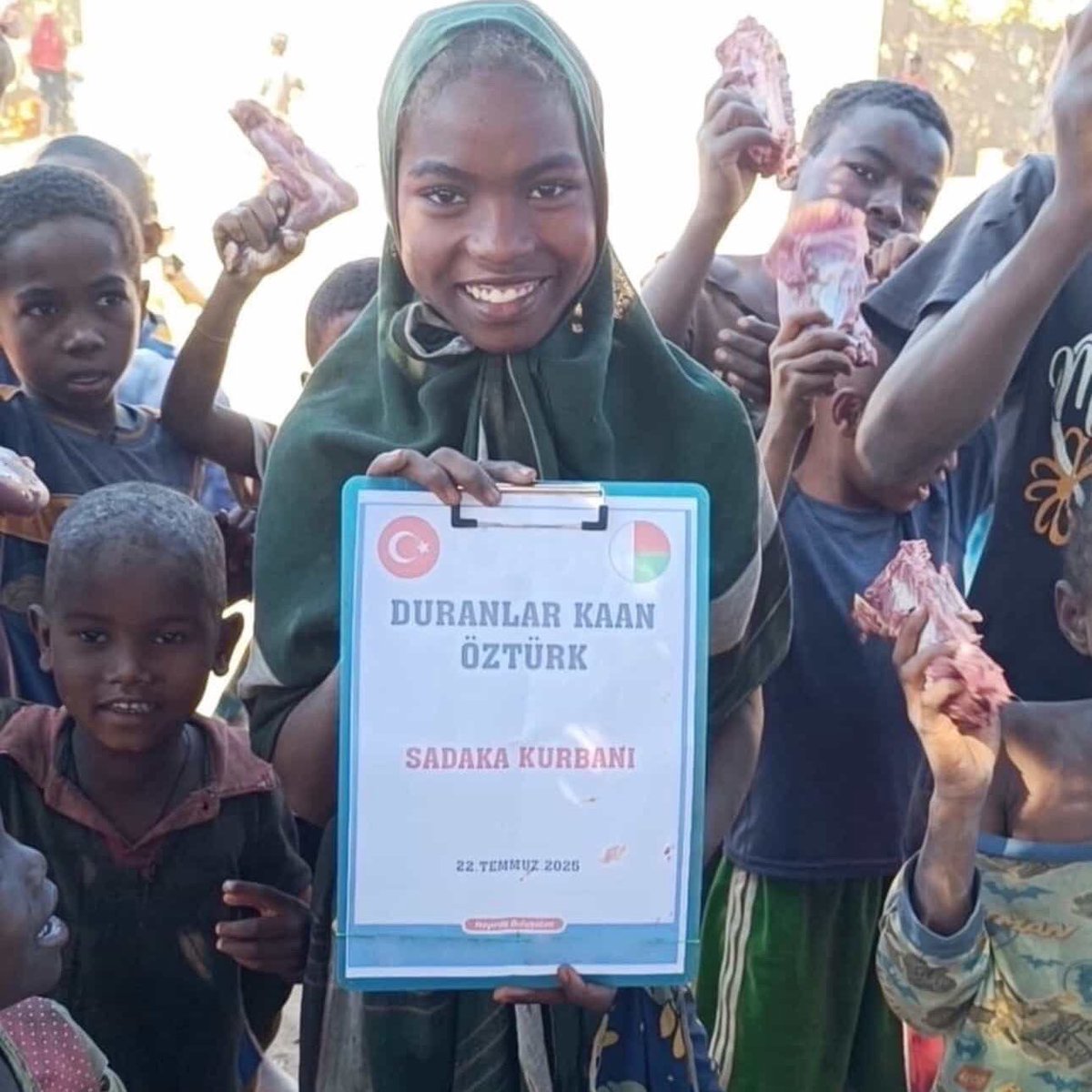 gusholderhaber's tweet photo. İş insanı Kaan Öztürk, Afrika ve Gazze’de ihtiyaç sahiplerine onlarca kurban ve 10.000 ekmek yardımında bulundu. https://t.co/TDQIBFi0Gx