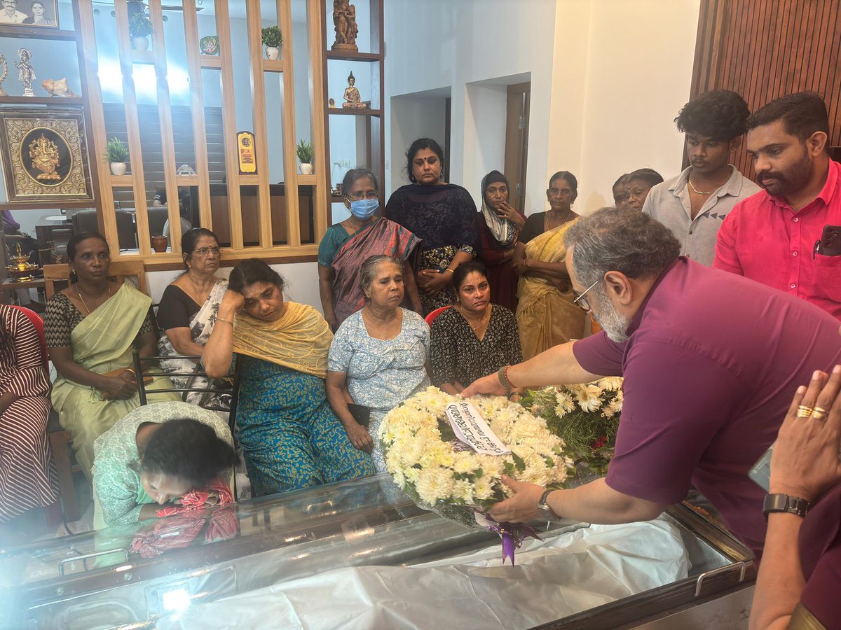 RajeevRC_X's tweet image. Paid my final respects to Valayanchirangara Aneesh Madhavan, BJP Mandalam Vice President of Kunnathunadu, who passed away from a heart attack. Extended my deepest condolences to his family and supporters during this time of sorrow.
Om Shanti 🙏
ഹൃദയാഘാതത്തെ തുടർന്ന് അന്തരിച്ച…
