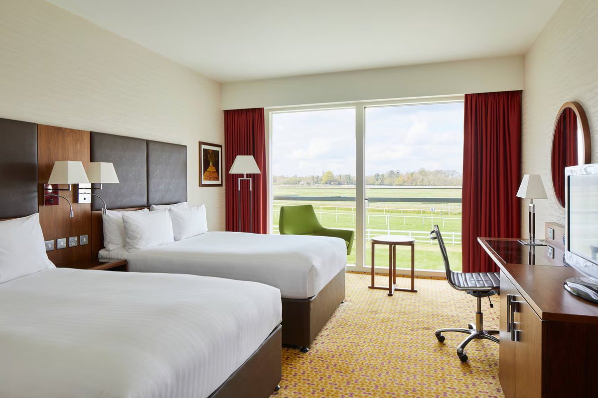 Experience luxury at <a href="/LingfieldPark/">Lingfield Park</a> in Surrey. It's only 45 mins from London where you can enjoy racecourse views, spa, golf, pool, fine dining, and top event spaces.

bit.ly/1NPJz1p #theLingfieldParkMarriottHotel #surreyvenues #eventpsaces #luxurioushotels