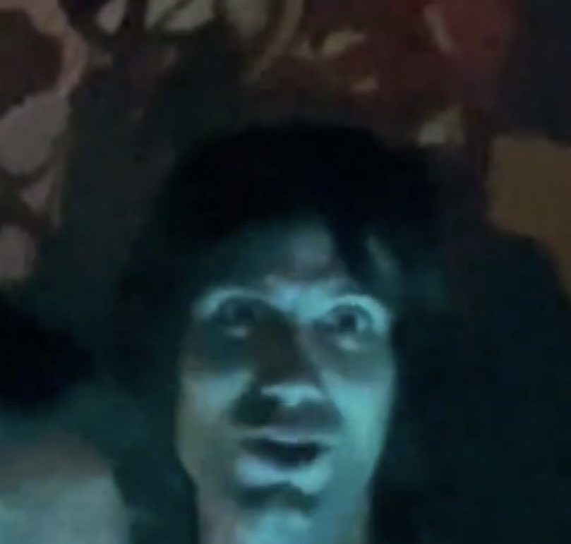munsonvamp3's tweet image. if you say wexley tolexey three times at 3AM, this will appear on your roomm