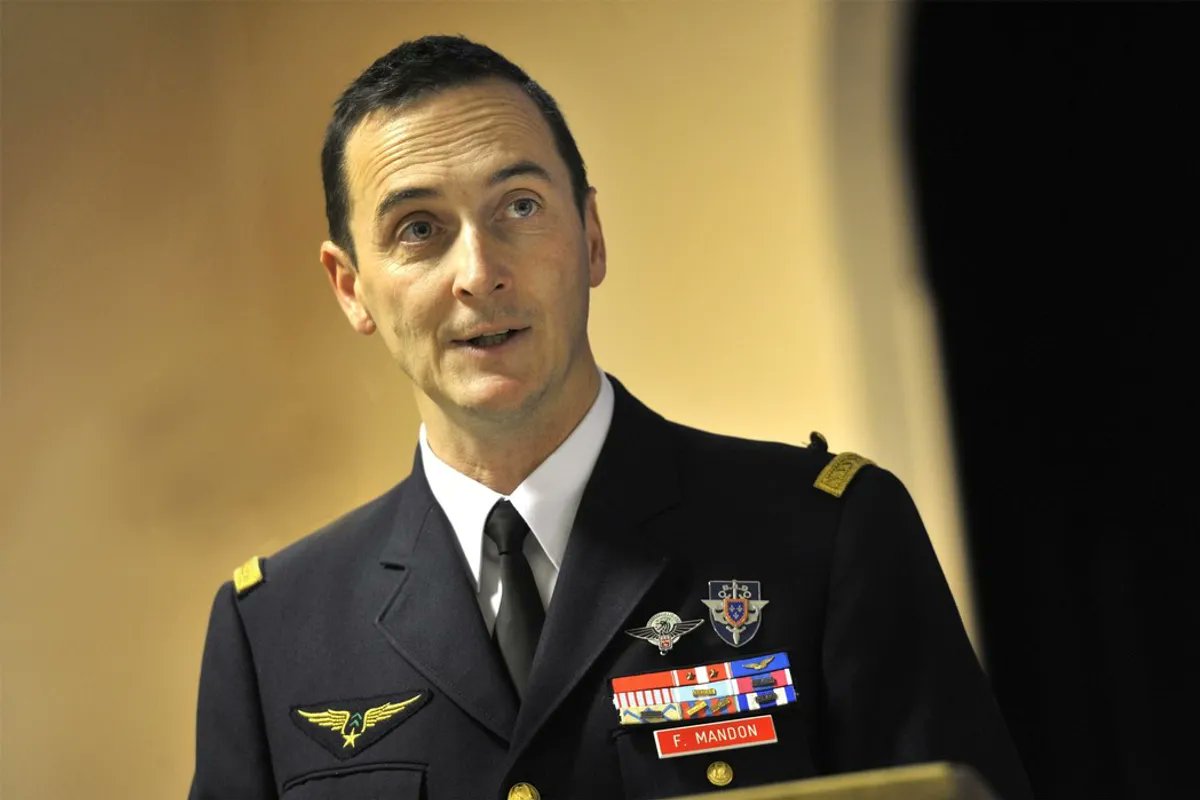 Air Force General Fabien Mandon will succeed Army General Thierry Burkhard, as decided by the President of the Republic.

He reportedly prepared the first notes on the possibility of sending troops to Ukraine in January 2024. A year later, he is still on the “front line”,