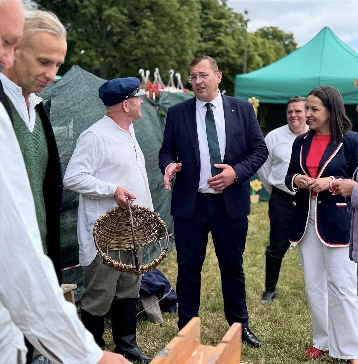 Wybór <a href="/StefanKrajewski/">Stefan Krajewski</a> na stanowisko szefa <a href="/MRiRW_GOV_PL/">Ministerstwo Rolnictwa i Rozwoju Wsi</a> to dobre rozwiązanie. Zna rolnictwo od podszewki, szczególnie produkcję zwierzęcą.  Nie boi się podejmowania trudnych decyzji i dowozi tematy. Najważniejszym wyzwaniem będzie przekonanie <a href="/donaldtusk/">Donald Tusk</a> do większego