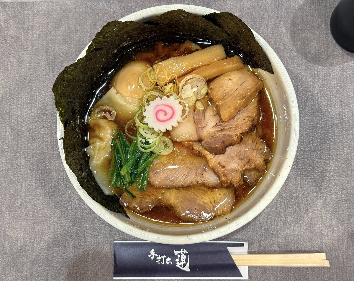手打ち 蓮（森下）: 醤油 全部のせら〜麺。約1年ぶり！前回の印象が最高に良かったので再訪！全部ウマい！夏季は夜営業のみとの事なので注意◎美味しかったです！！！