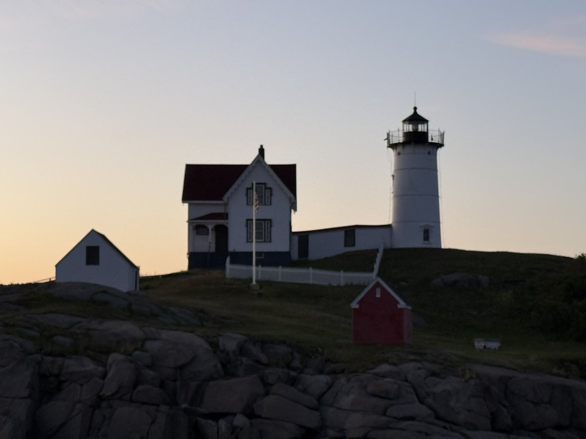 RobHartWBBM's tweet image. From the Nubble Lighthouse in York, Maine. America’s day officially begins.