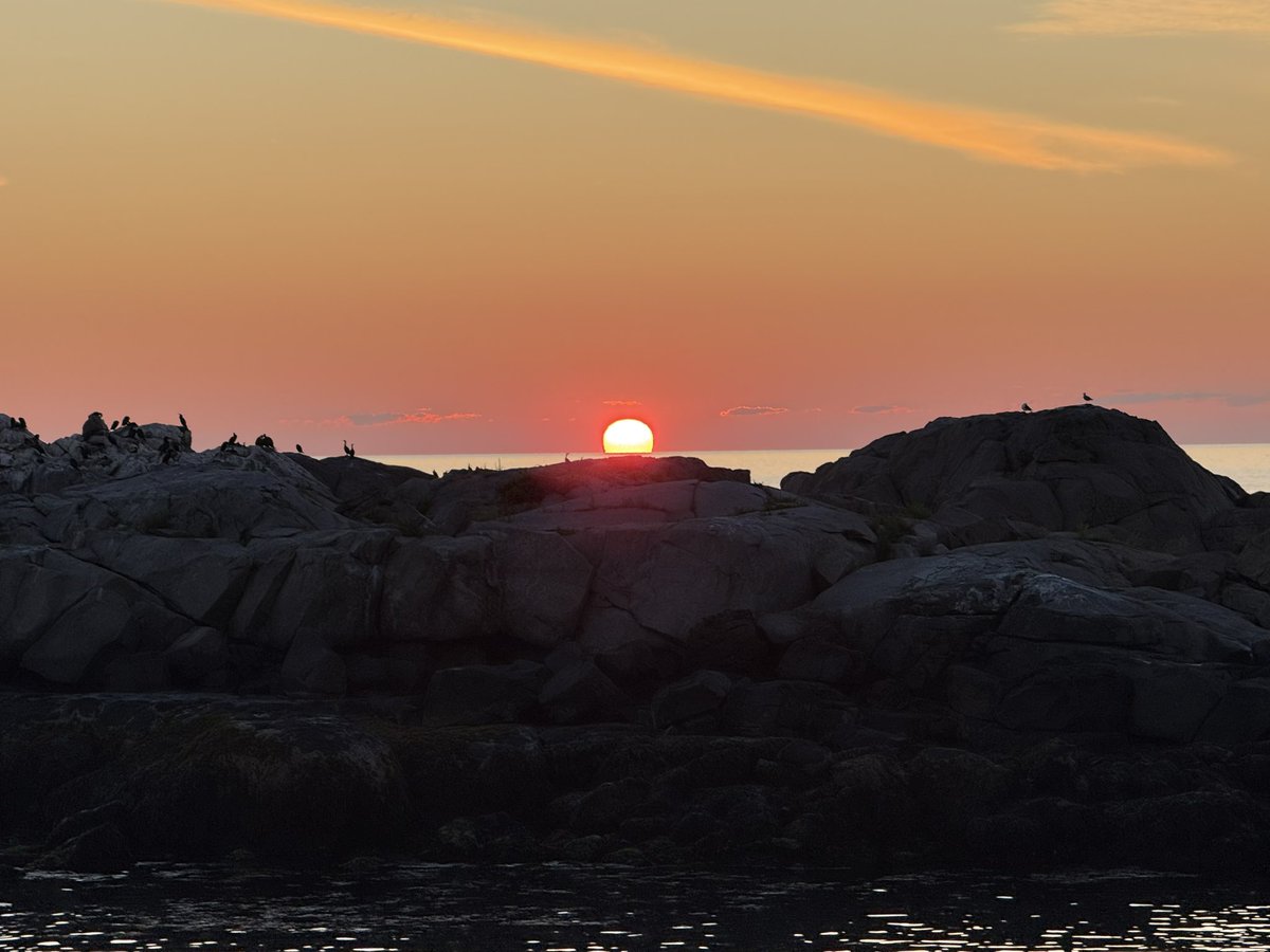 RobHartWBBM's tweet image. From the Nubble Lighthouse in York, Maine. America’s day officially begins.