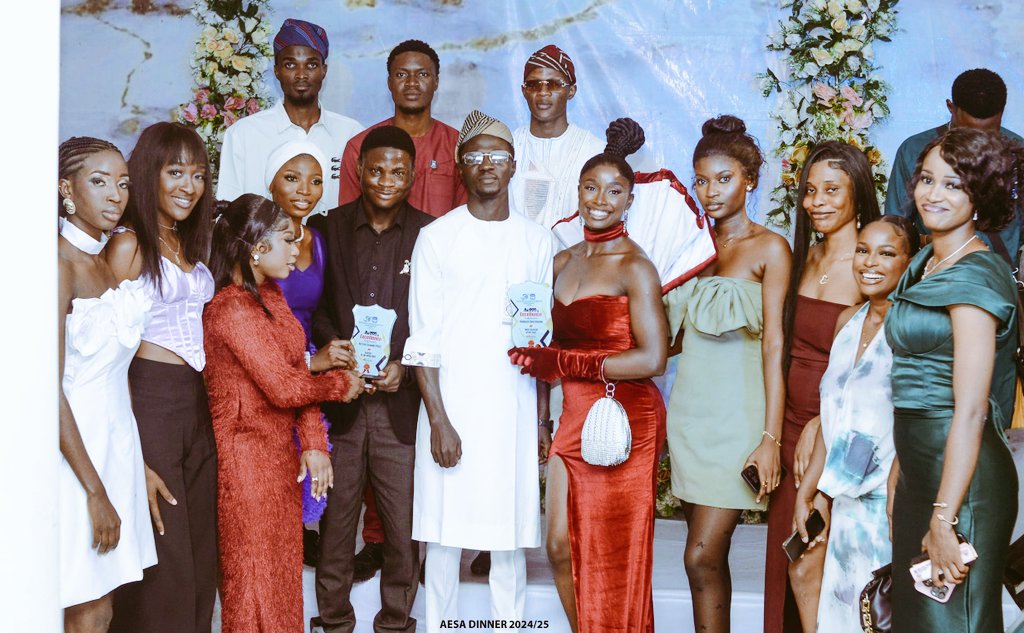 AdedolapoSTA's tweet image. Thank you AESA for this amazing honor. I'm grateful for the recognition and appreciation. This award inspires me to keep striving for excellence and mostly protect the legacy of "AESA standards" we're known for.🏆❤
@AESA_UNILORIN
@UnilorinSC