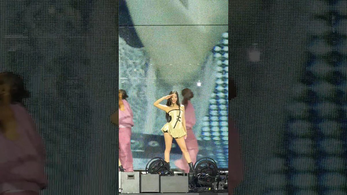 DCJisoogallery's tweet image. BLACKPINK WORLD TOUR 〈DEADLINE〉 IN CHICAGO 🖤💗#JISOO #지수 #DEADLINE
🔗youtube.com/shorts/cxvQ9hR…
#JISOO #지수 @BLACKPINK @officialBLISSOO