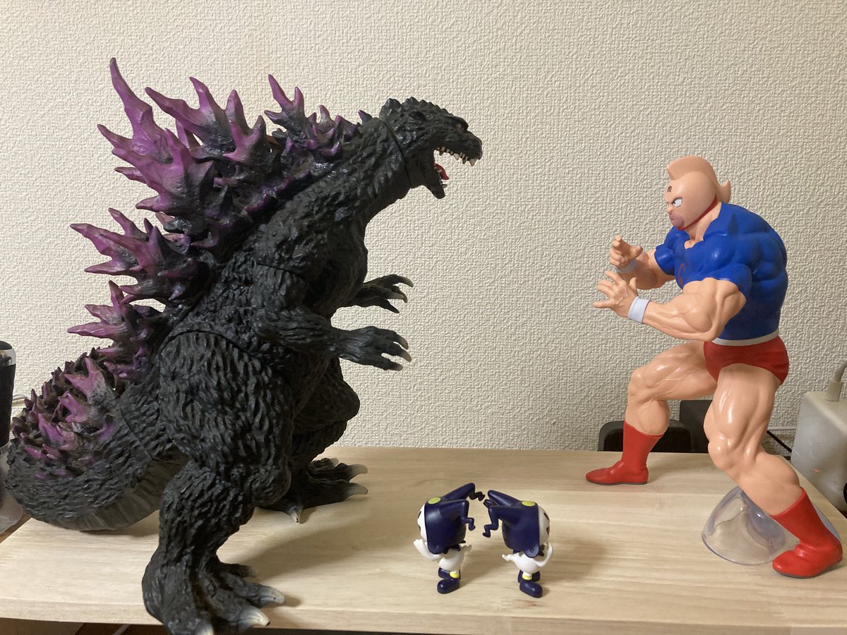 take_G3's tweet image. 特報！

キン肉マンvs.ゴジラ

2XXX年公開決定！（嘘）