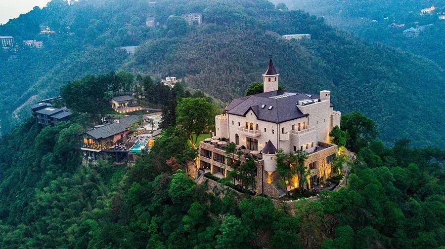 IMTAOFFICIAL's tweet image. Moganshan: From "Mountain Community" to "World's Premier Homestay Destination"🌵🌱
During the scorching summer months, Moganshan attracts countless visitors with its cool and pleasant climate. Located in #Deqing County, Zhejiang, Moganshan has become one of China's top four…