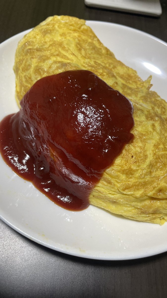 MT_tamosyou's tweet image. てなわけでガッチさんのポストを見て食べたくなったオムライス
サラダチキンと塩むすび買ってきてチャチャっと
玉ねぎは刻んだけどね😆