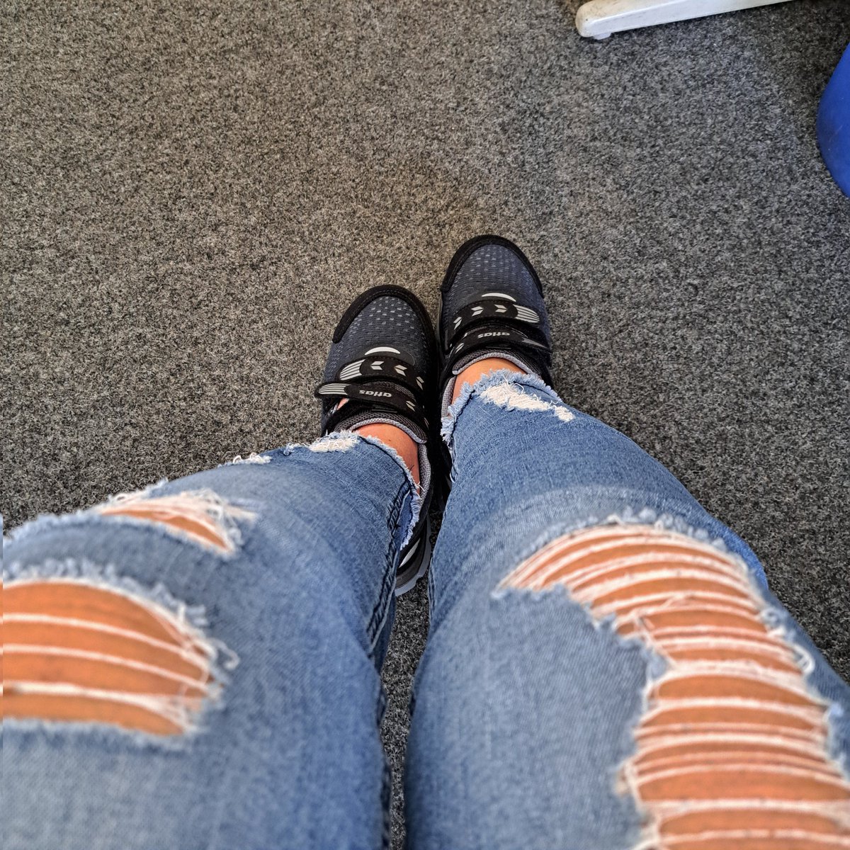 FrauKatinka's tweet image. Punk ist nicht tot.
Punk trägt Arbeitsschutzmittel.