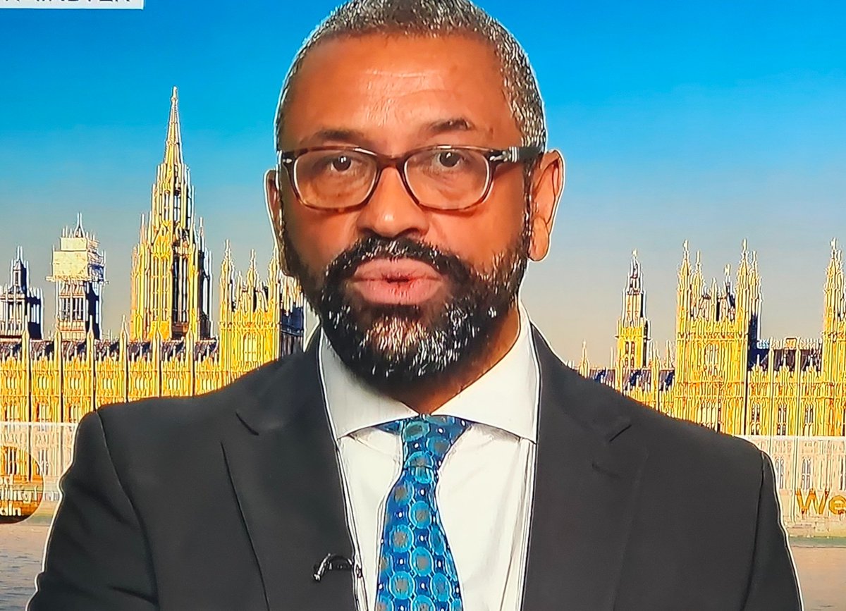 TStandfield1789's tweet image. Accuses the government of providing "houses for asylum seekers", then urges the government to stop rioting outside asylum seeker hotels.
Incitement on one hand.
Law and order on the other.
This is James Cleverly.
Rank Tory hypocrisy.
@JamesCleverly @Conservatives @KemiBadenoch