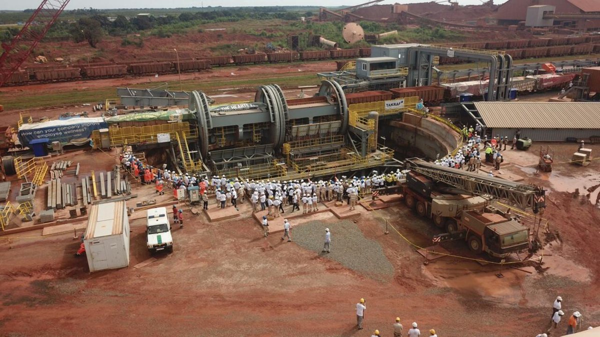 RFIAfrique's tweet image. La Guinée reprend le contrôle du transport de sa bauxite pour maximiser les revenus rfi.my/BrjL.x