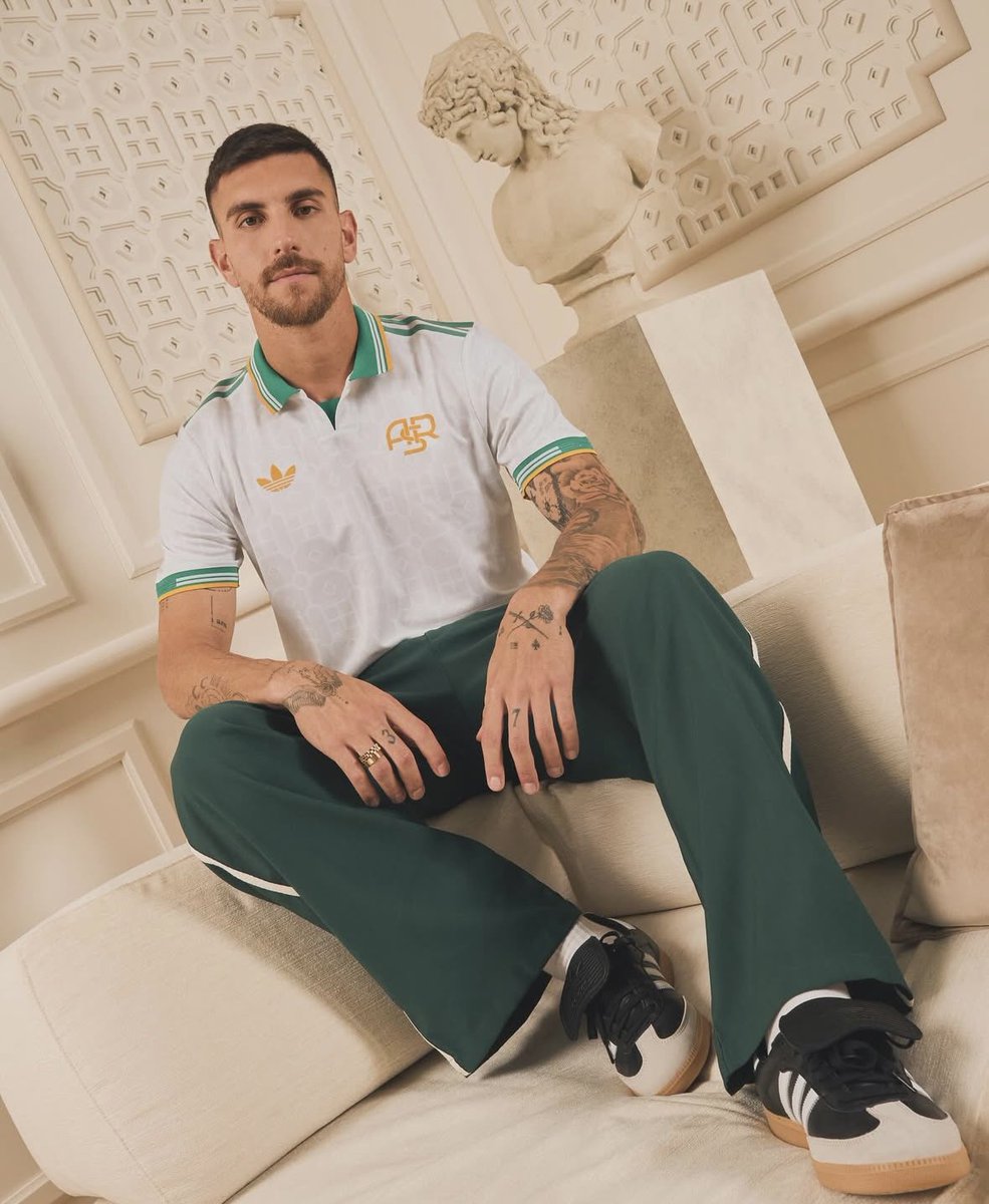 asroma_images's tweet image. Lorenzo Pellegrini | #ThirdKit