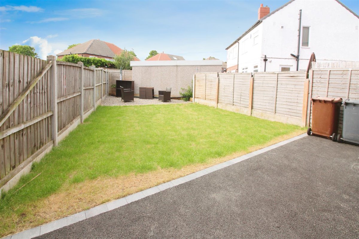 🖌️Renovated Home🖌️

Brian Crescent, Crossgates - £250,000

Re-plastered, re-wired and re-carpeted - this semi-detached property has undergone a full renovation.

👨‍🍳New Kitchen
🛁New Bathroom

To arrange your viewing contact our Crossgates team
emsleysestateagents.co.uk/property-detai…